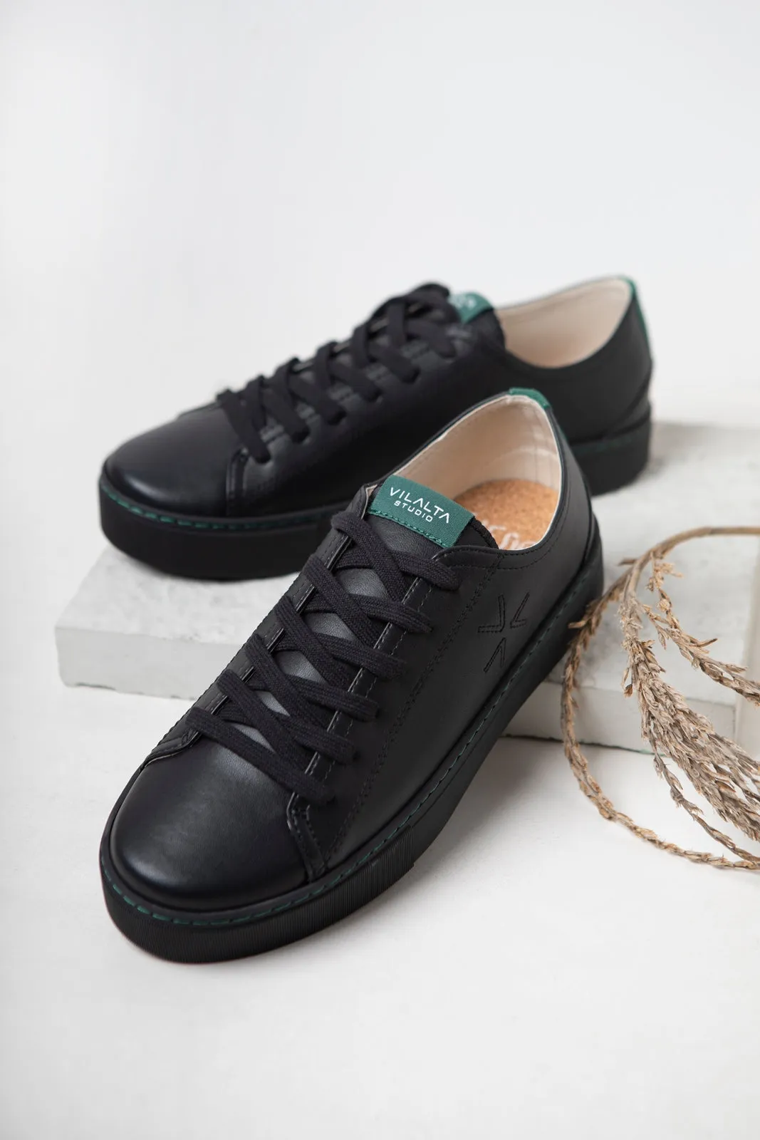 Coretta Vilalta Studio all black COR019