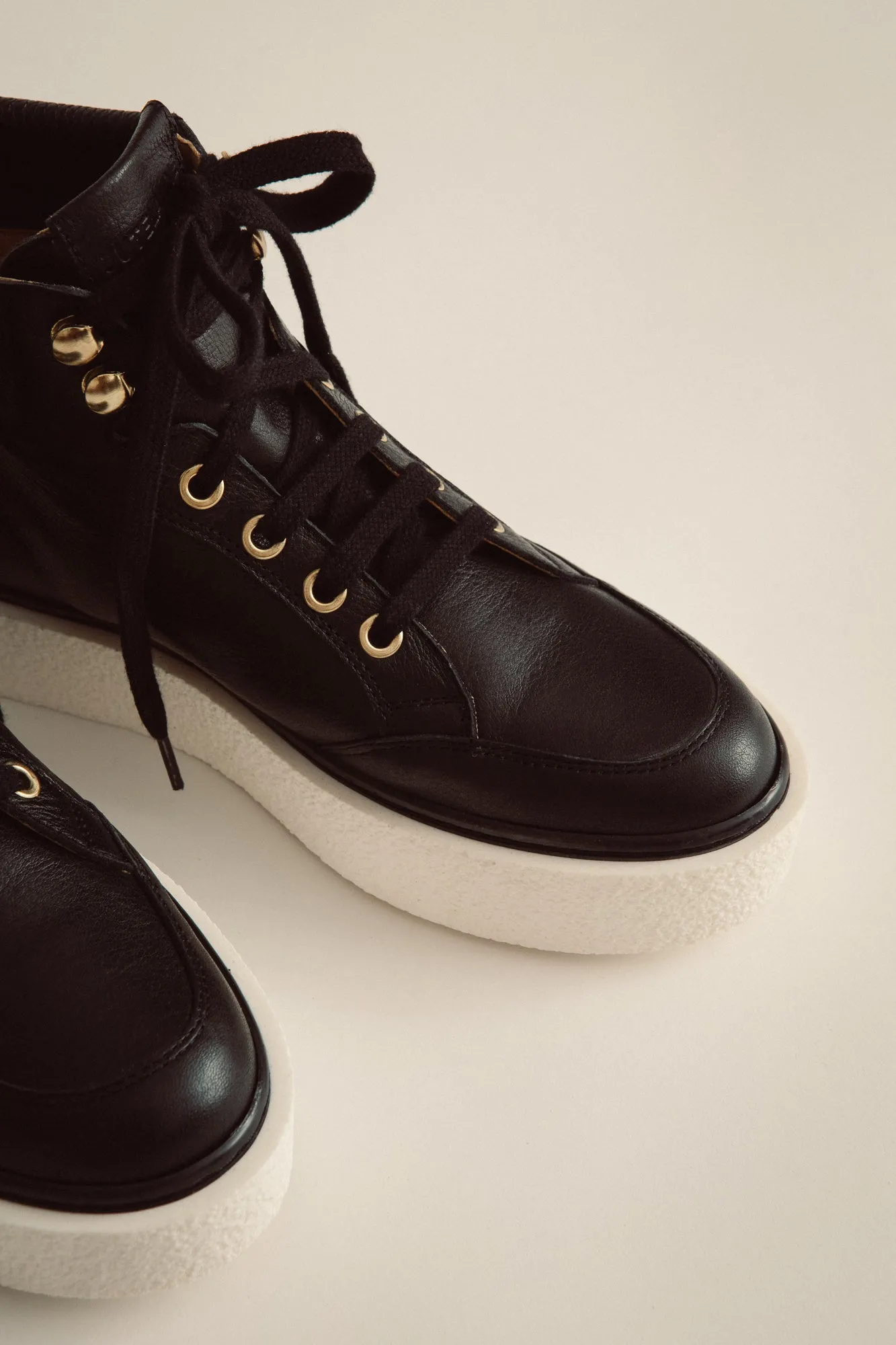 JUTELAUNE High Sneakers Black