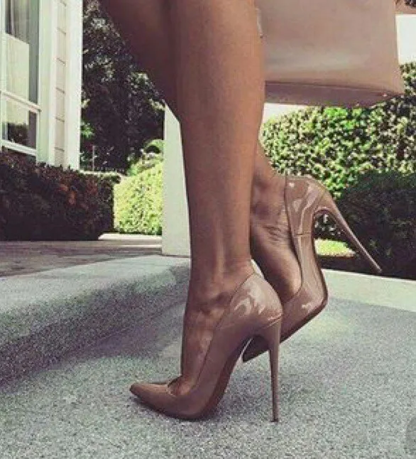 LIZZY Nude Patent Leather Pumps