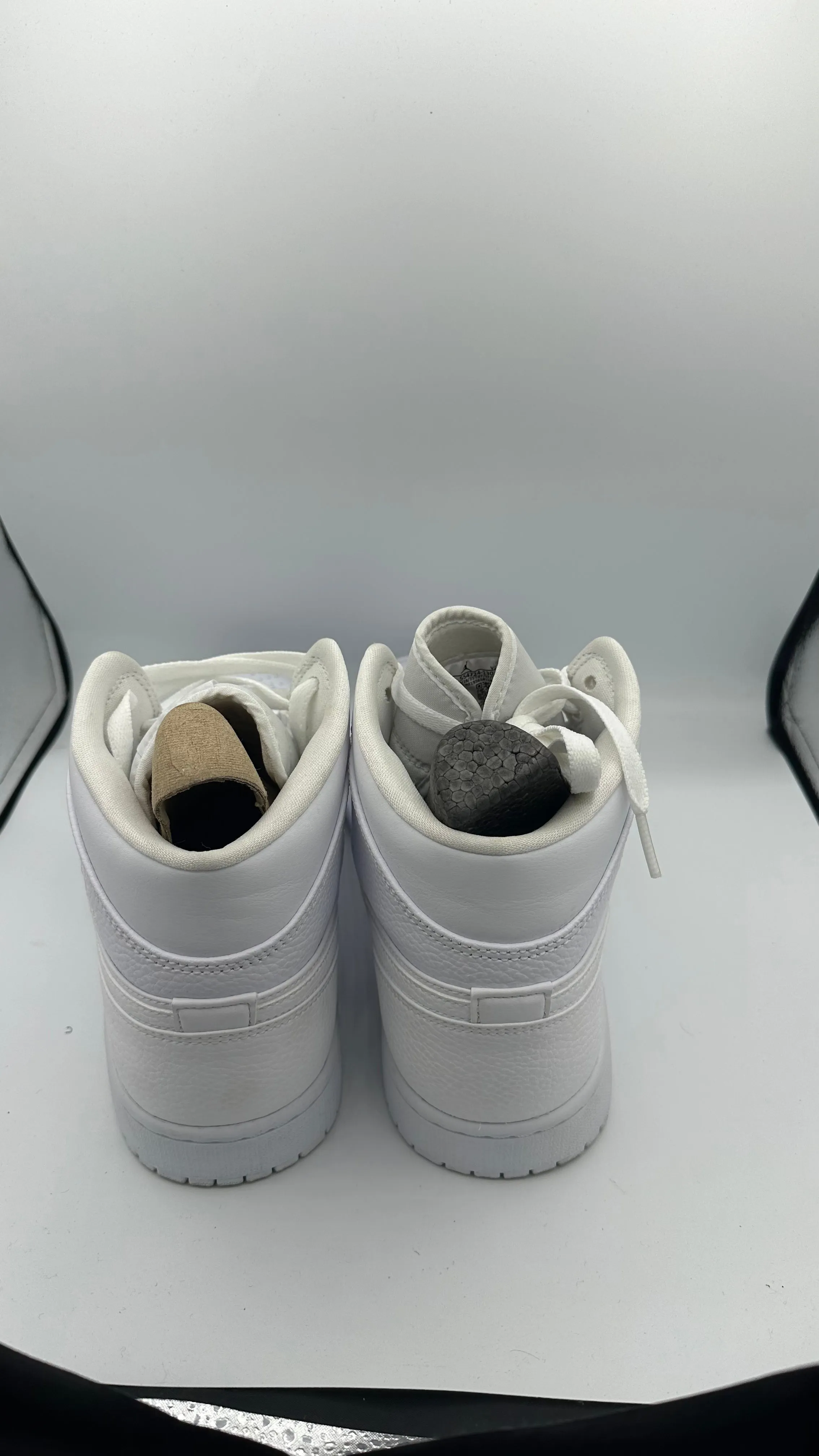 PRE LOVED - JORDAN 1 MID TRIPLE WHITE 2.0 (2020)