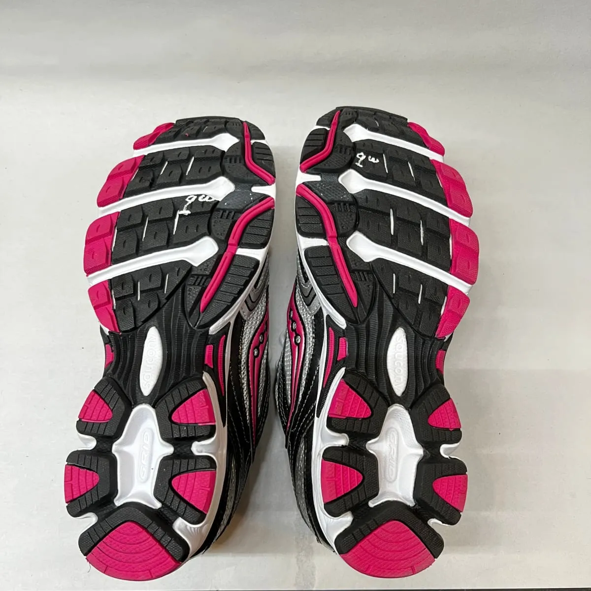 Saucony •Cohesion 5• Running Shoe • Silver/Black/Pink • 9 Wide - Preowned