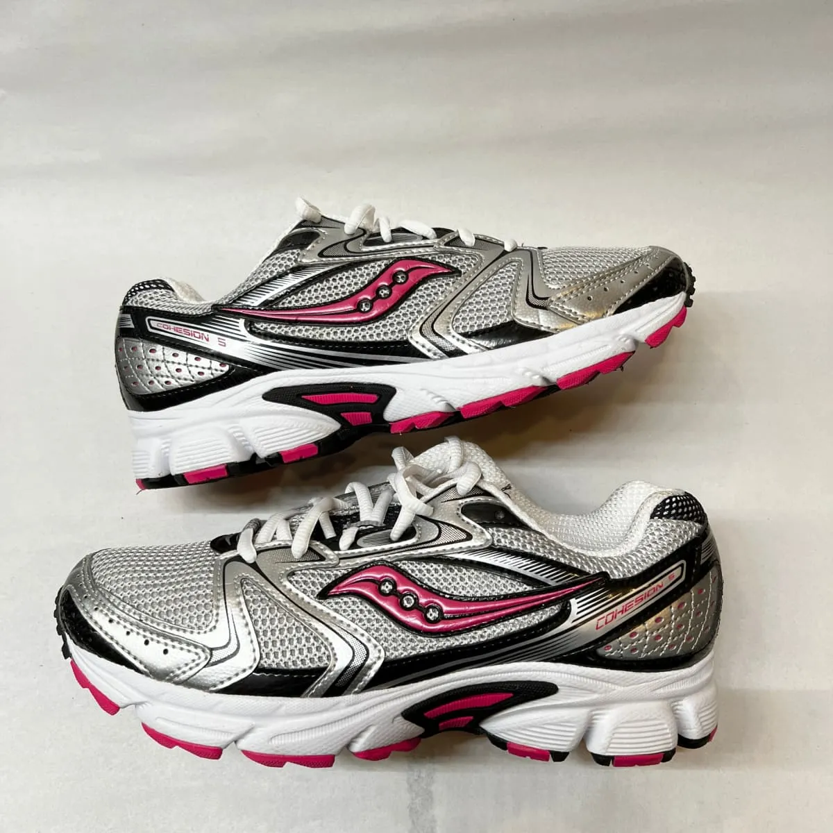 Saucony •Cohesion 5• Running Shoe • Silver/Black/Pink • 9 Wide - Preowned